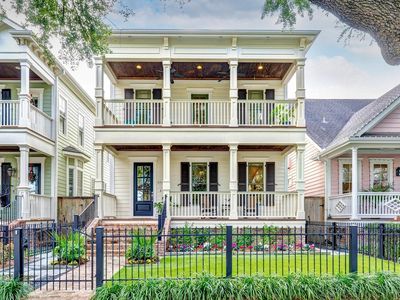310 W 17th St