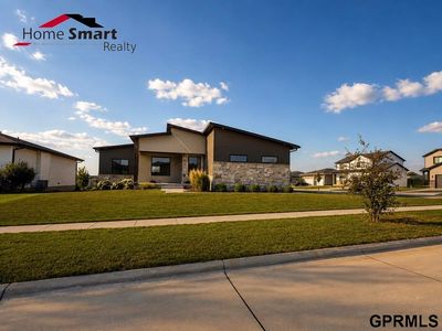 740 W Panorama Rd