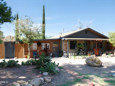 1161 E SAFFORD Street