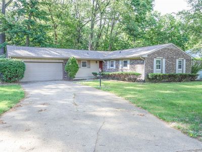 44 Lakeshore Dr