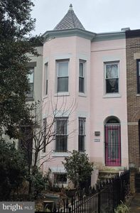 1369 N Carolina Ave NE