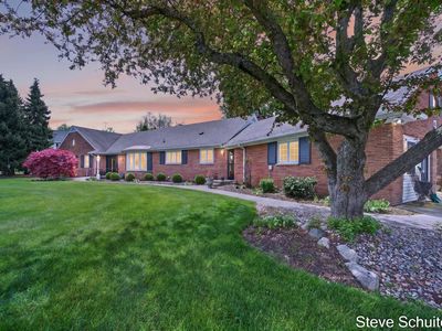 3109 S Bluff Ct