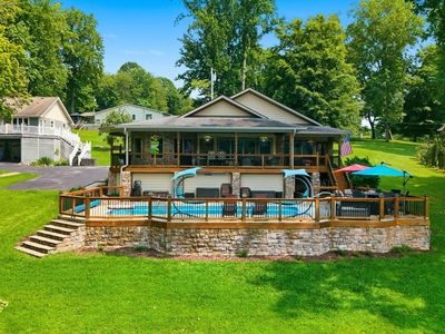 788 Lake Point Dr