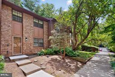 Property at 2006 Headlands Cir, Reston, VA