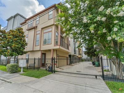 2016 Sabine St