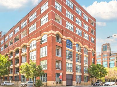 2001 S Calumet Ave APT 302