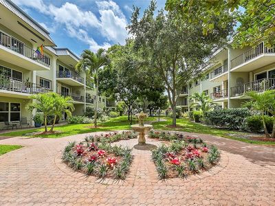 3002 NE 5th Ter #102-B