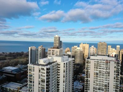 1455 N Sandburg Ter APT 1105