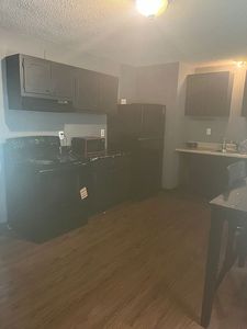542 W Sanders Ave