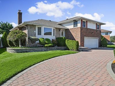 698 Edgewood Drive