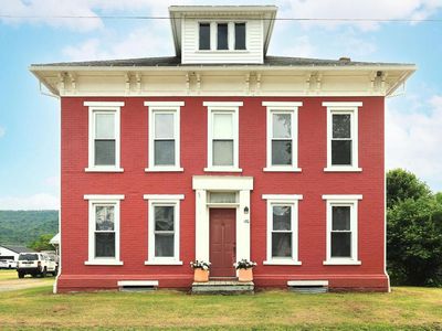 170 E Main St