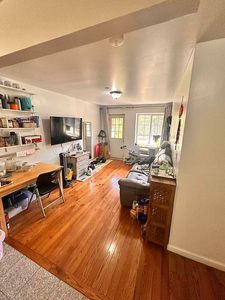 35-06 Leavitt St #4F