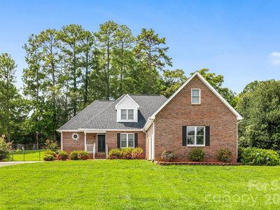 221 Nancy Dr