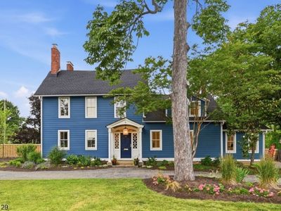 54 E Main St