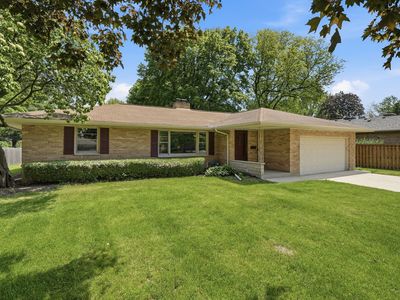 Property at 152 Crestwood Dr, Dundee, IL