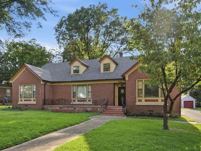 981 N McLean Blvd