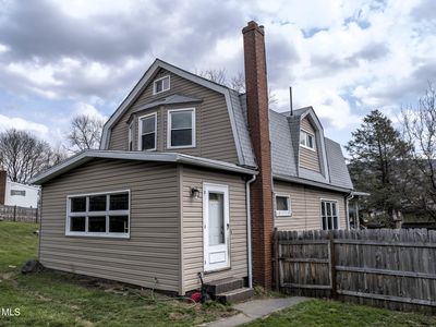 711 E Bell Ave