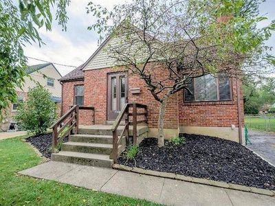 3817 Saint Johns Ter