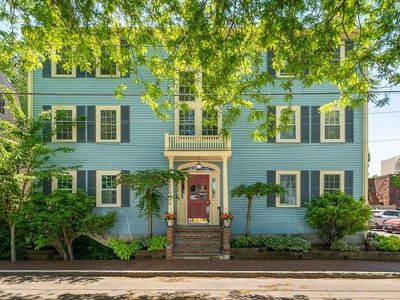 6 Temple St #3