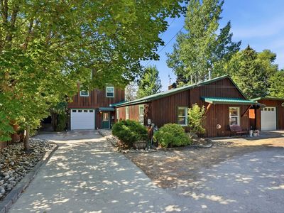 1601 Main St