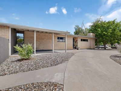 701 Alvarado Dr NE