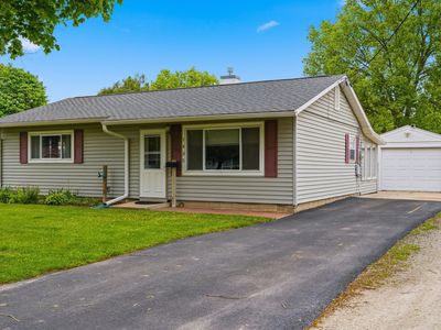 Property at 1435 Lanewood Dr, Dixon, IL