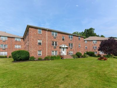 4 Colonial Village Dr APT 9