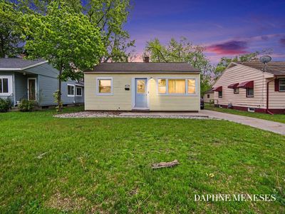 1083 Amity Ave