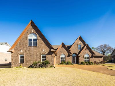 450 Lewis Fairway Cir