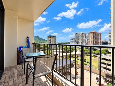 229 Paoakalani Ave #812