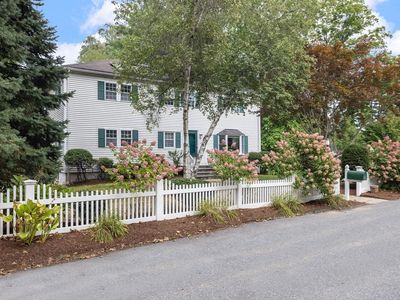 23 Leach Ln