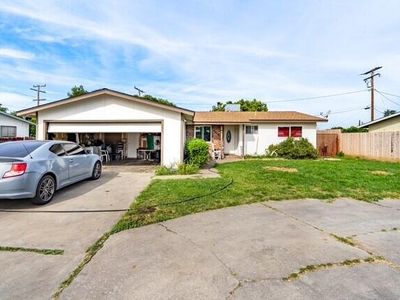 2615 N Quail Drive