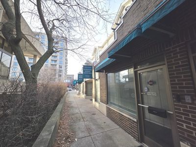 8019/8021 N Lincoln Ave
