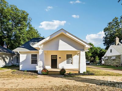 903 E Main St