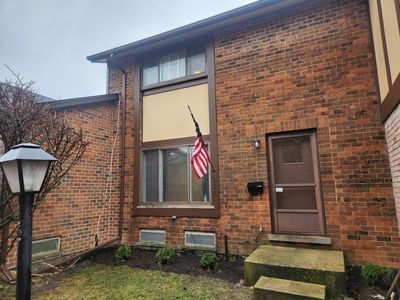 18W227 Buckingham Ln