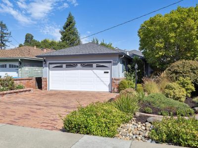 1325 Cordilleras Ave