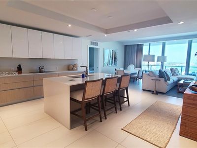 3100 Ocean Dr #P-1206