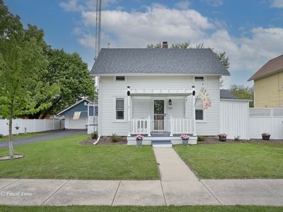9805 Illinois St