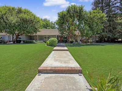 4215 Flintridge Dr