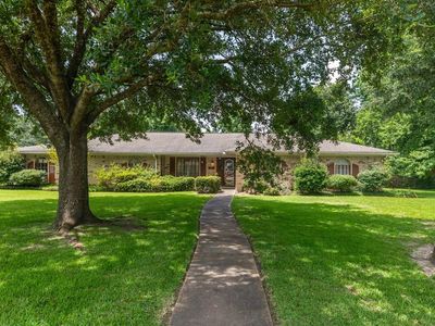 1521 Lindenwood Dr