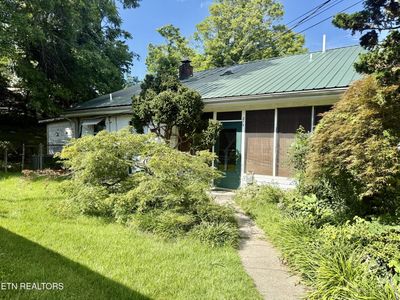 213 Northwestern Ave
