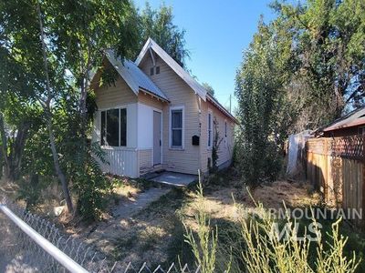 704 E Grove Ave
