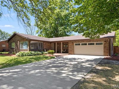 Property at 5 Magnolia Dr, Moro, IL