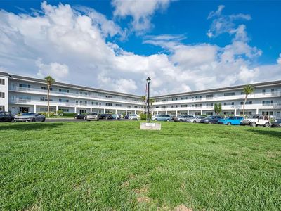 2001 World Parkway Blvd APT 39