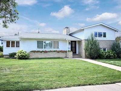 65 6th STREET E E