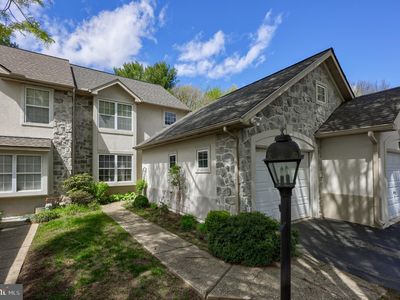 608 Crestgate Pl