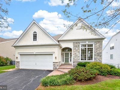 438 Larkspur Dr
