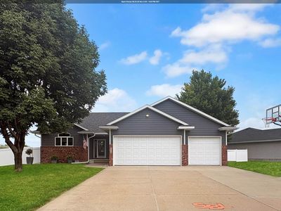 Property at 904 Clairmont Cir, Sergeant Bluff, IA
