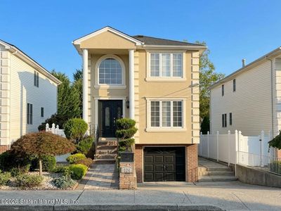 124 Tyrrell St