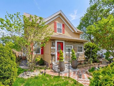 102 Thurber Ave